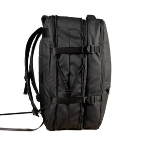 Combo 2 Mochilas Viaje Viral: 1 Mochila 44 L Gout Black y 1 Mochila Viaje Viral Cabina 31L Premium Beige. Resistentes al agua