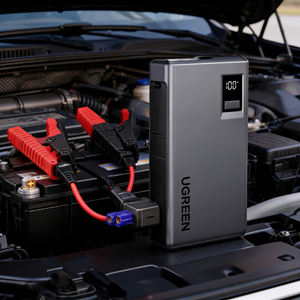 Combo Auto: Organizador Oracle Red Bull Racing + Partidor de Auto Ugreen 12.000 mAh
