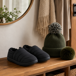 Combo Gorro Verde 2 Pompones Intercambiable + Pantuflas Negras Llaima