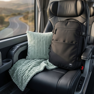 Combo Mochila Viaje Viral Expandible Llaima Montana 36L + Manta Cojín Celeste INV26