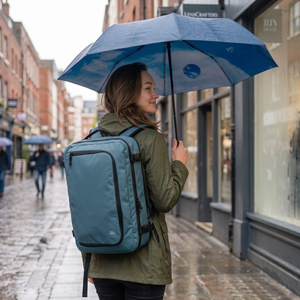Combo Paraguas Retráctil Azul + Mochila de Viaje Viral Llaima Dakota 32L Azul Piedra, Expandible Repelente al agua.