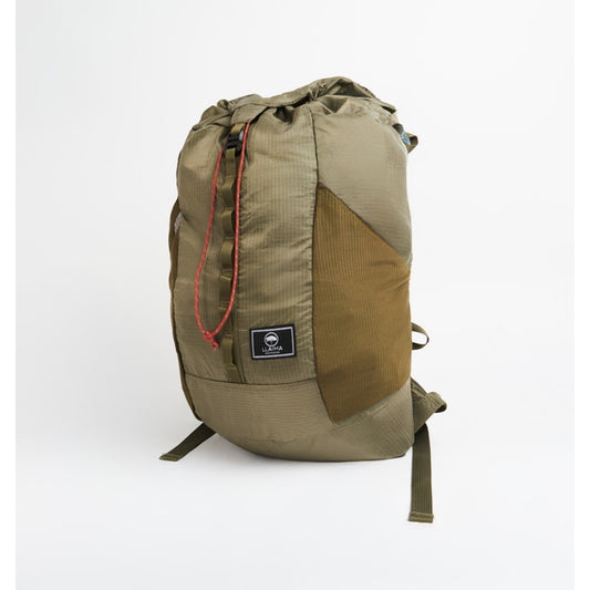 Combo Mochila Trekking Militar Llaima 16 Lt y Jockey Llaima Maipo Beige