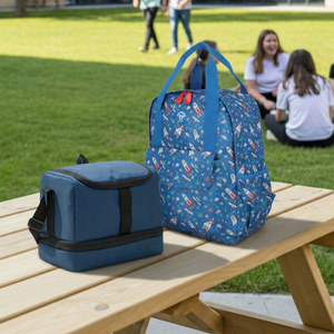 Combo Mochila Cosmos Espacio Azul y Lonchera Longboard Azul Saxoline