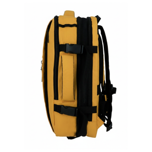 Combo Mochila Viaje XL 40Lts Mostaza Llaima Resistente al Agua + Maleta de Cabina Negra