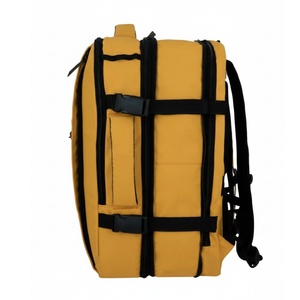 Combo Mochila Viaje XL 40Lts Mostaza Llaima Resistente al Agua + Maleta de Cabina Negra