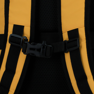 Combo Mochila Viaje XL 40Lts Mostaza Llaima Resistente al Agua + Maleta de Cabina Negra