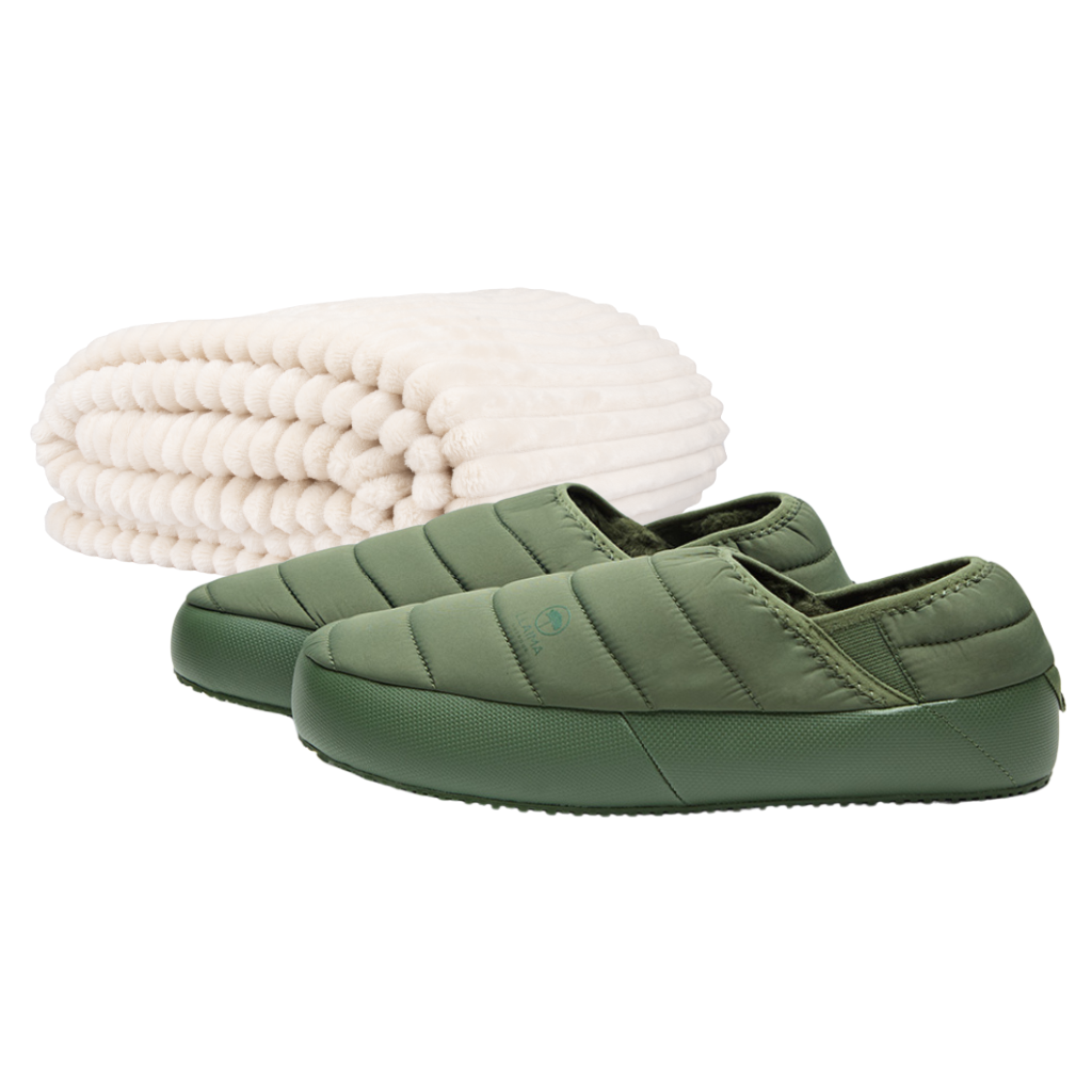Combo Manta Cojín Blanco + Pantuflas Acolchadas Verdes