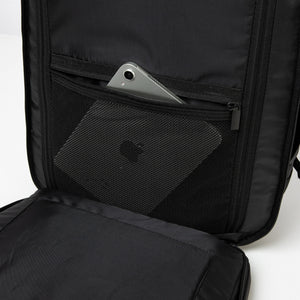 Combo Mochila de Viaje Viral 45L. Resistente al Agua Kippi Negro + Bandolera Cruzado XB 11565 Negra Navigator