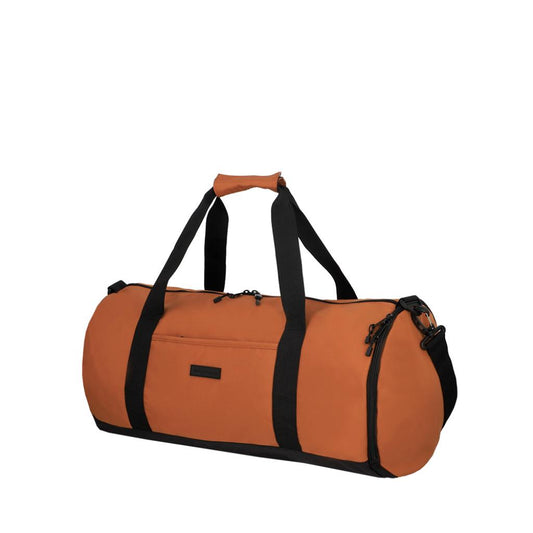 Combo Mochila Jane Café Llaima. Tela impermeable + Bolso Duffel 40L-Large. Nyla Brown Saxoline