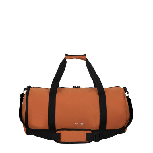 Combo Mochila Jane Café Llaima. Tela impermeable + Bolso Duffel 40L-Large. Nyla Brown Saxoline