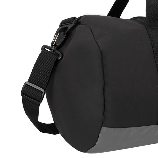 Combo Mochila Jane Negra Llaima, Tela impermeable + Bolso Duffel 40L - Large. Nyla Negro Saxoline