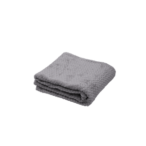 Manta Fleece Gris Oscuro + Pantufla Negra Llaima