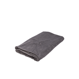 Manta Fleece Gris Oscuro + Pantufla Negra Llaima