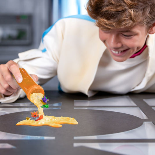 MrBeast Lab Swarms Test Tube con 2 Micro Beasts