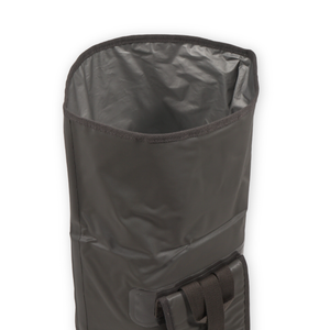 Combo Total Beach: Mesa Plegable 180m Blanca + Mochila Cooler Impermeable 15Lt Gris + 6 Vasos Acrílicos para Agua de 400 ml (3 sets de 2 unidades) + 2 Sillas Plegables Apoyabrazos Negro Navigator