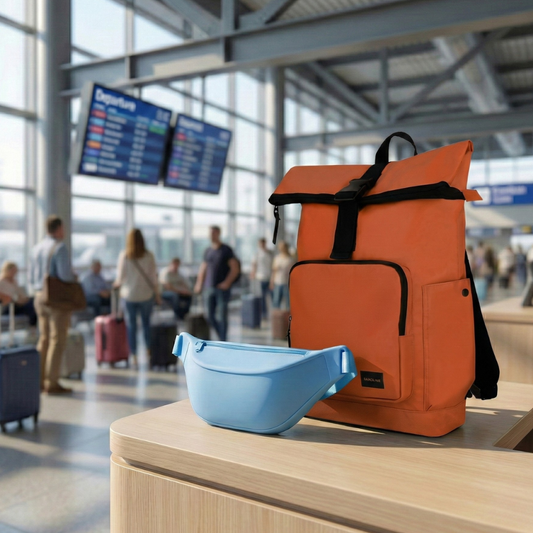 Combo Banano Silicona Celeste y Mochila Saxoline Preston Roll Top Café 35 L