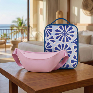 Combo Banano Silicona Rosado y Organizador de Viaje y Cosmetiquero 24cm x 18cm. Cosmetiquero Gout Aqua