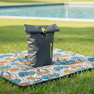 Combo Mochila Cooler 15Lt Gris y Manta Picnic Playa Beige Tigres Impermeables