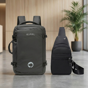 Combo Mochila de Viaje Viral 45L. Resistente al Agua Kippi Negro + Bandolera Cruzado XB 11565 Negra Navigator