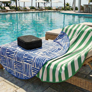 Combo Organizador de Viaje y Cosmetiquero 24cm x 18cm Gout Negro y Toalla de Playa Redonda 150 cm Colores surtidos.