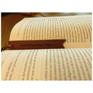 Marcador de Libro - Cuero Vegano "Just One More Page.”