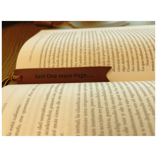 Marcador de Libro - Cuero Vegano "Just One More Page.”