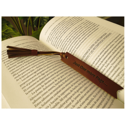 Marcador de Libro - Cuero Vegano "Just One More Page.”