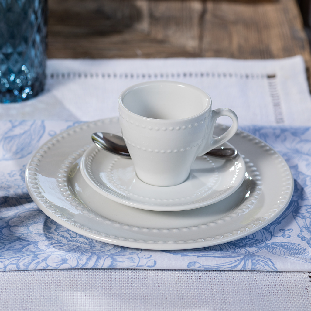 Set 4 tazas de café con plato loza blanca