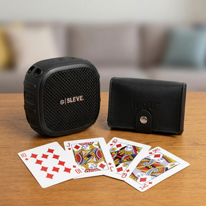 Combo Parlante Boom Go Negro + Juego de Naipes Wayu con Estuche