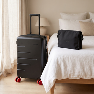 Combo Maleta de Cabina Destinations London Negra Expandible + Neceser Gout Negro