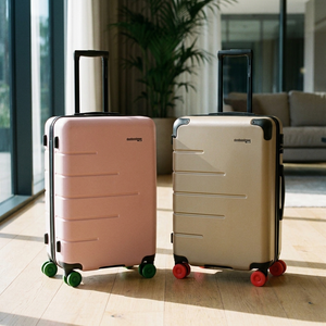 Combo 2 Maletas de Cabina Destinations Expandibles: Amsterdam Rosada y Dubai Dorada