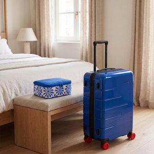 Combo Maleta de Cabina Destinations Bogotá Azul Expandible + Organizador de Viaje Gout Aqua