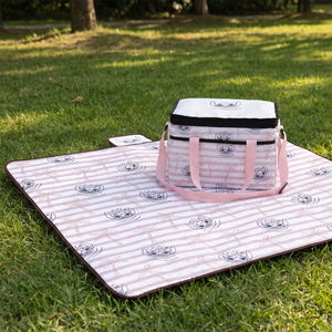 Combo Picnic Disney Stitch Palmeras: Manta Impermeable 150x180 cm + Bolso Cooler 34x22x25 cm