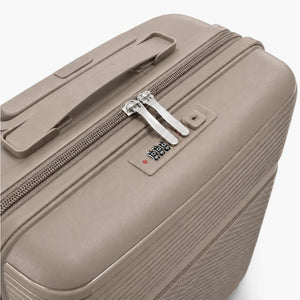 Combo Maleta Cabina S 20" Khaki Marksman Ultra Resistente + Travel Bag Gout Oliva
